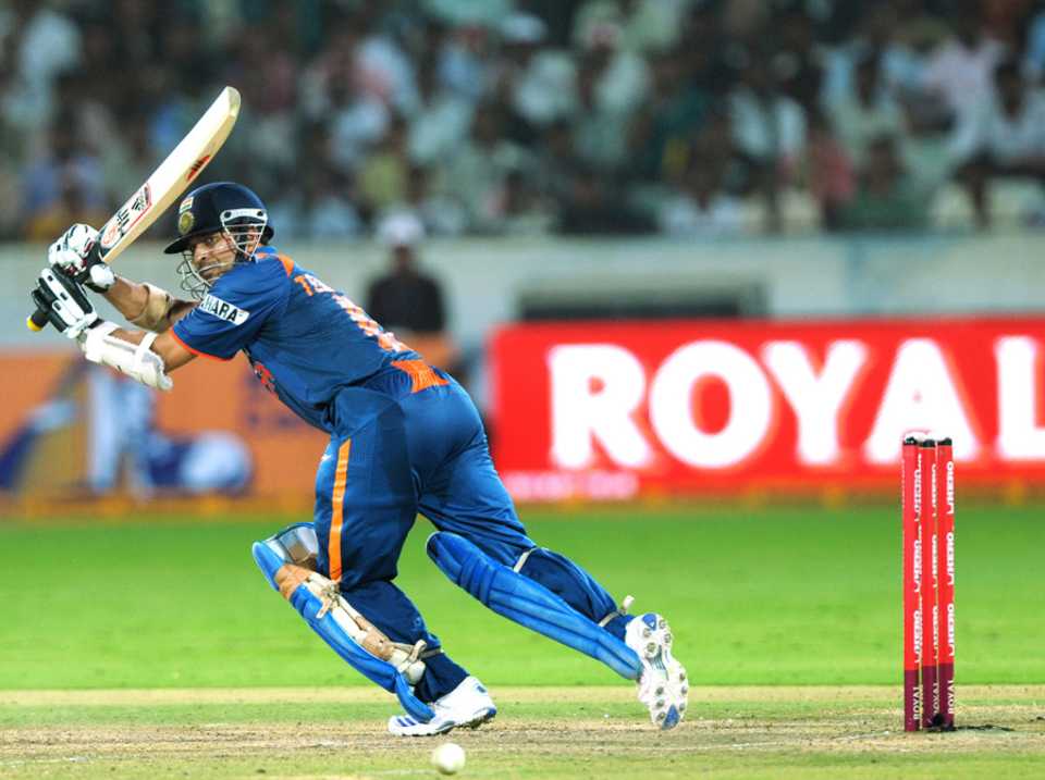 sachin tendulkar batting equipment.
