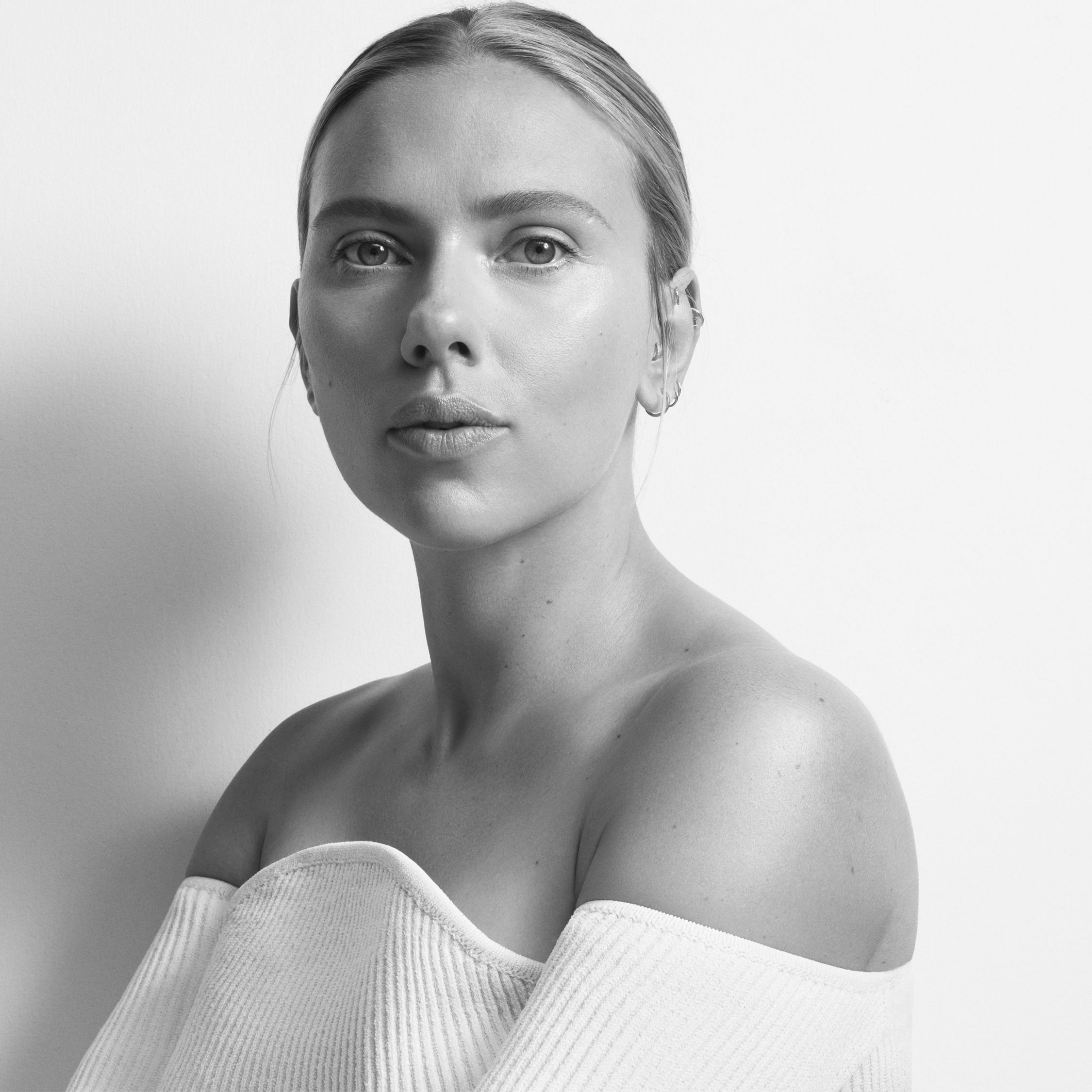 scarlett johansson black and white photos