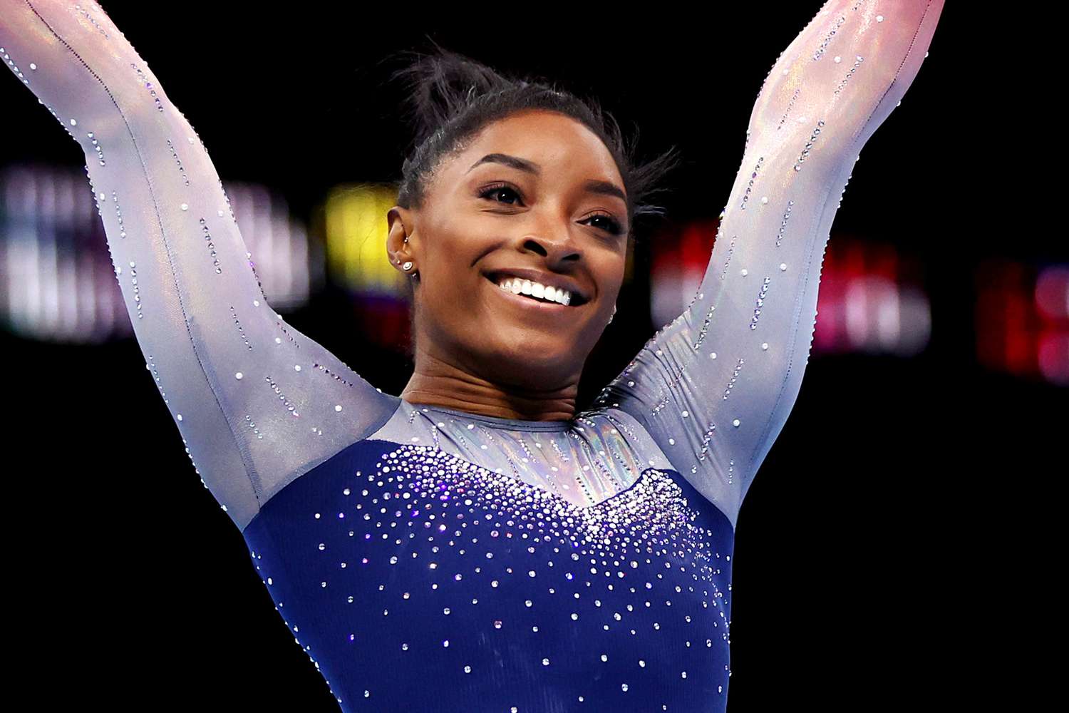 show me a picture of simone biles
