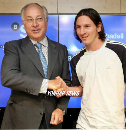 show me pictures of messi