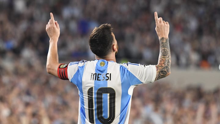 show me pictures of messi 0013