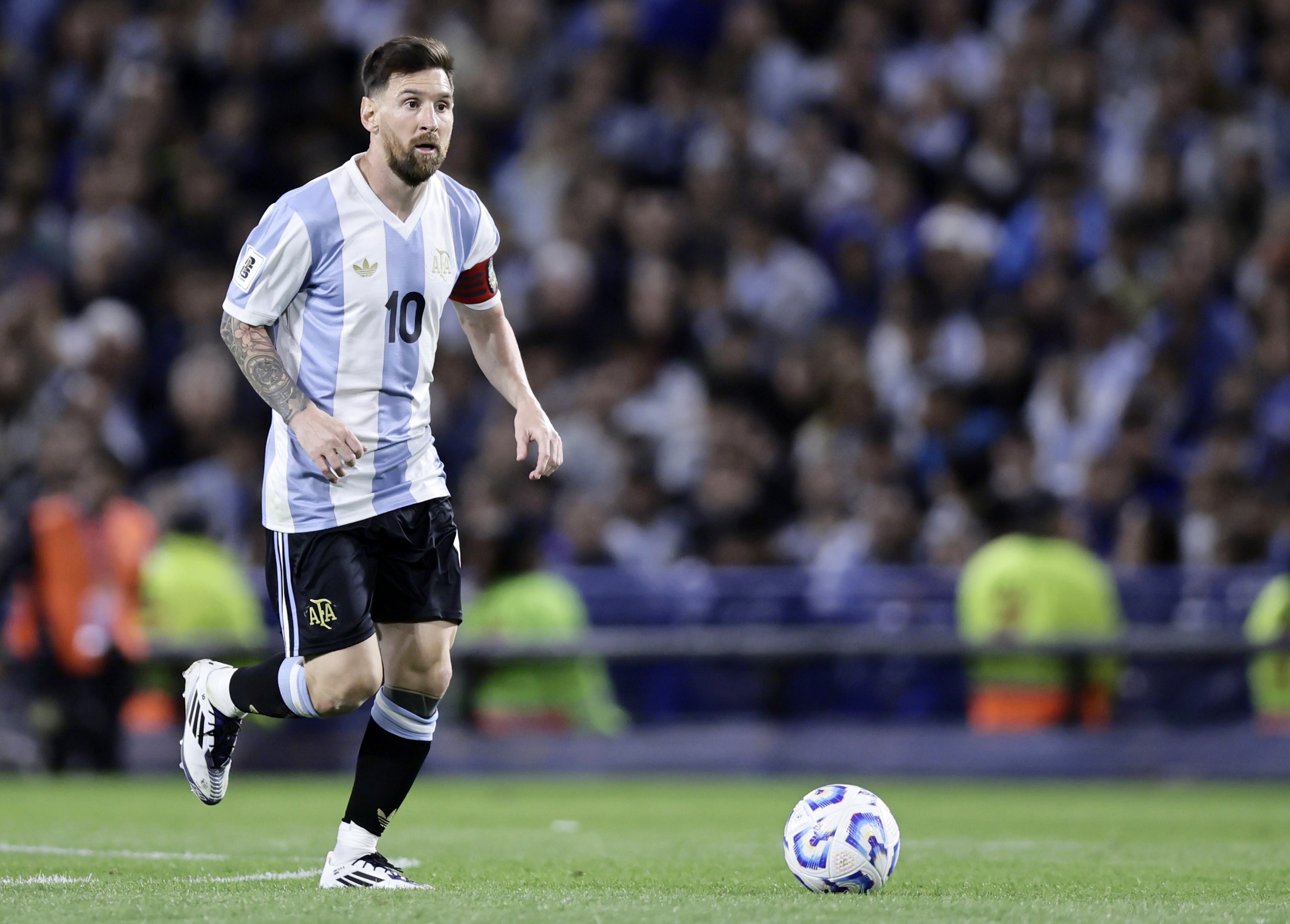 show me pictures of messi 0035