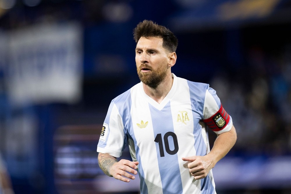 show me pictures of messi 0047