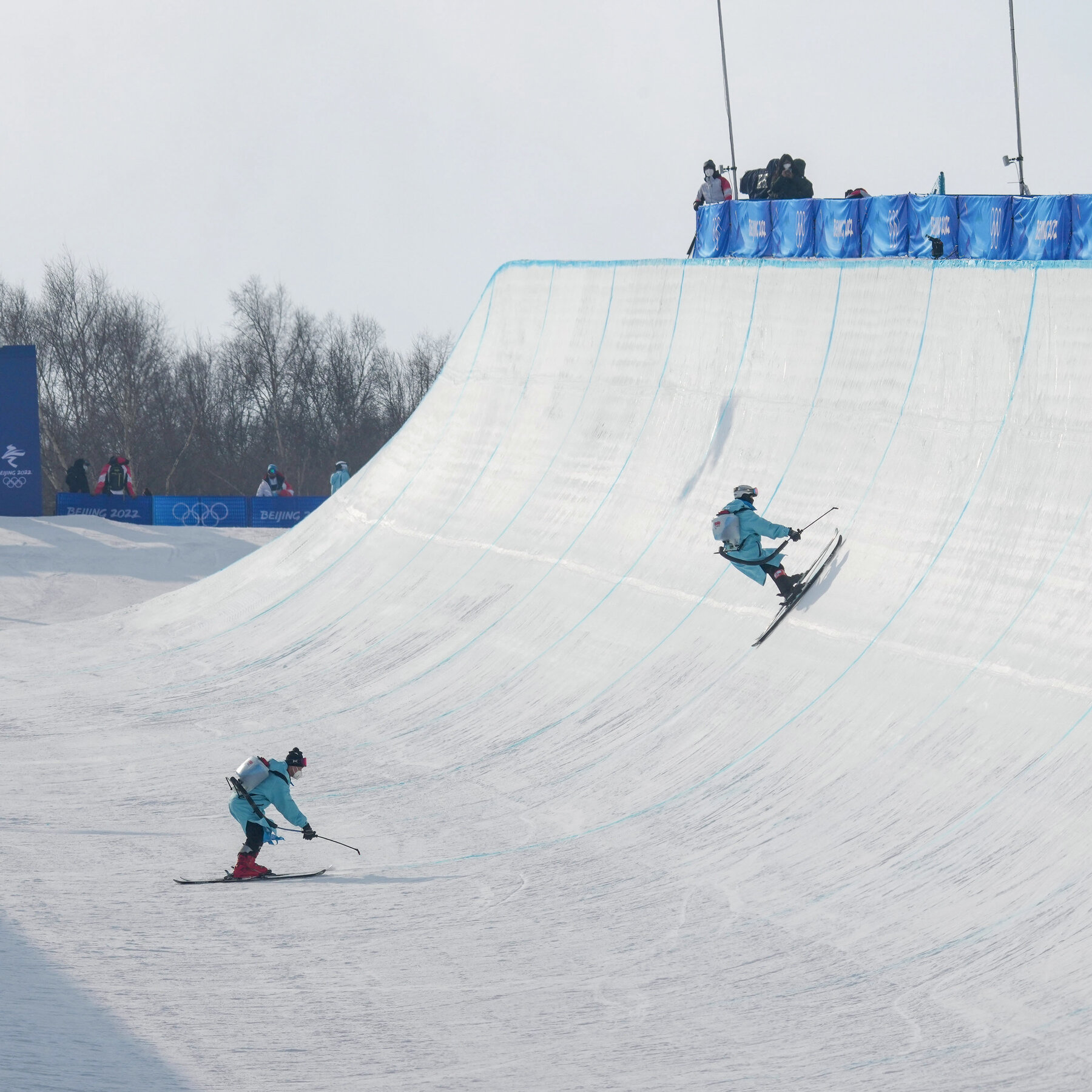 skiing half pipe competition
