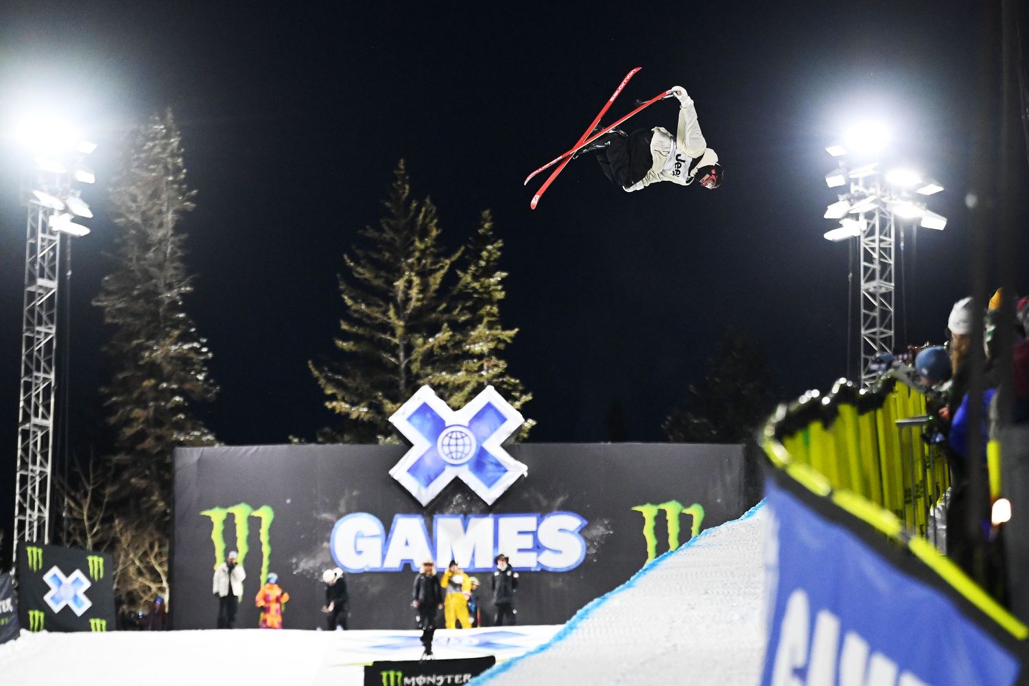skiing half pipe 0012