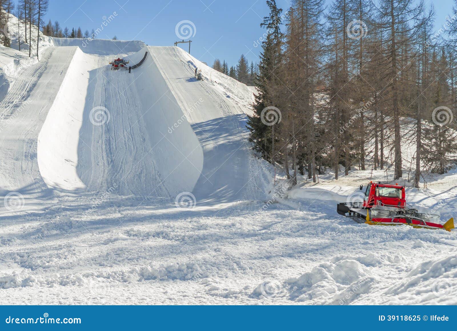 skiing half pipe 0046