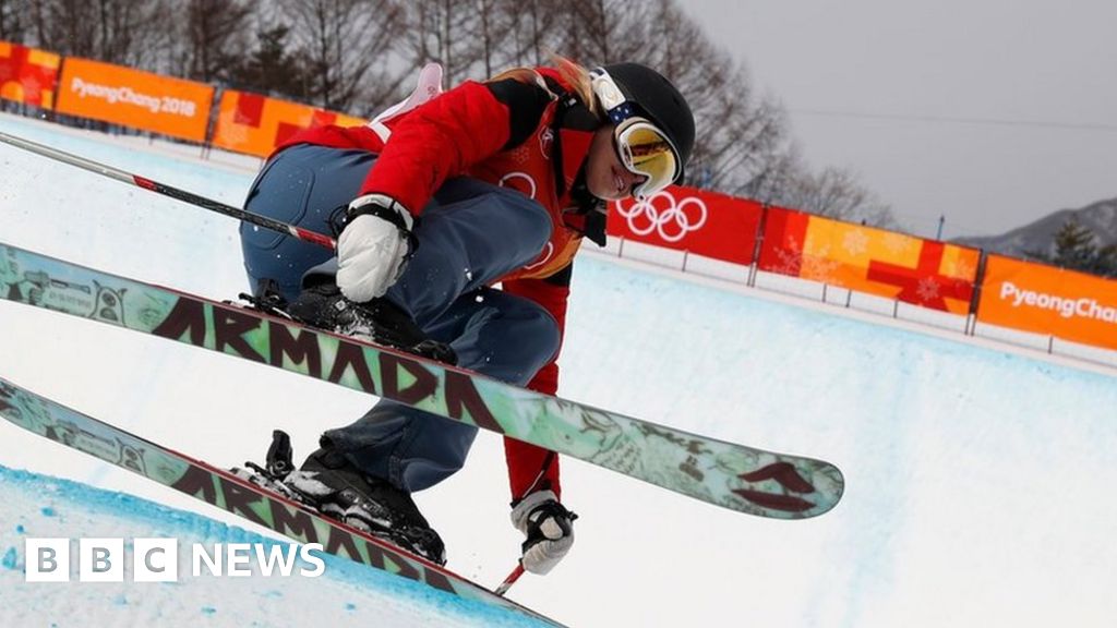skiing half pipe 0048