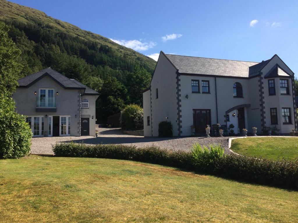 skyfall lodge 0021