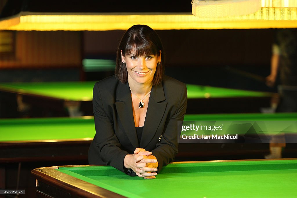 snooker referee female 0013
