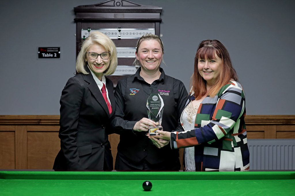 snooker referee female 0041