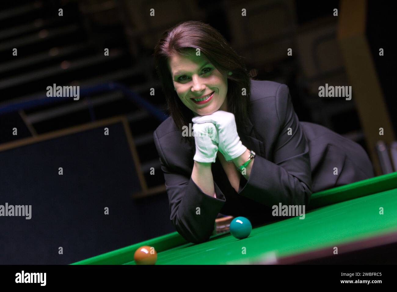 snooker referee female 0042