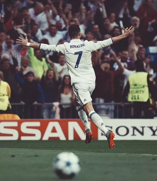soccer athlete physique.