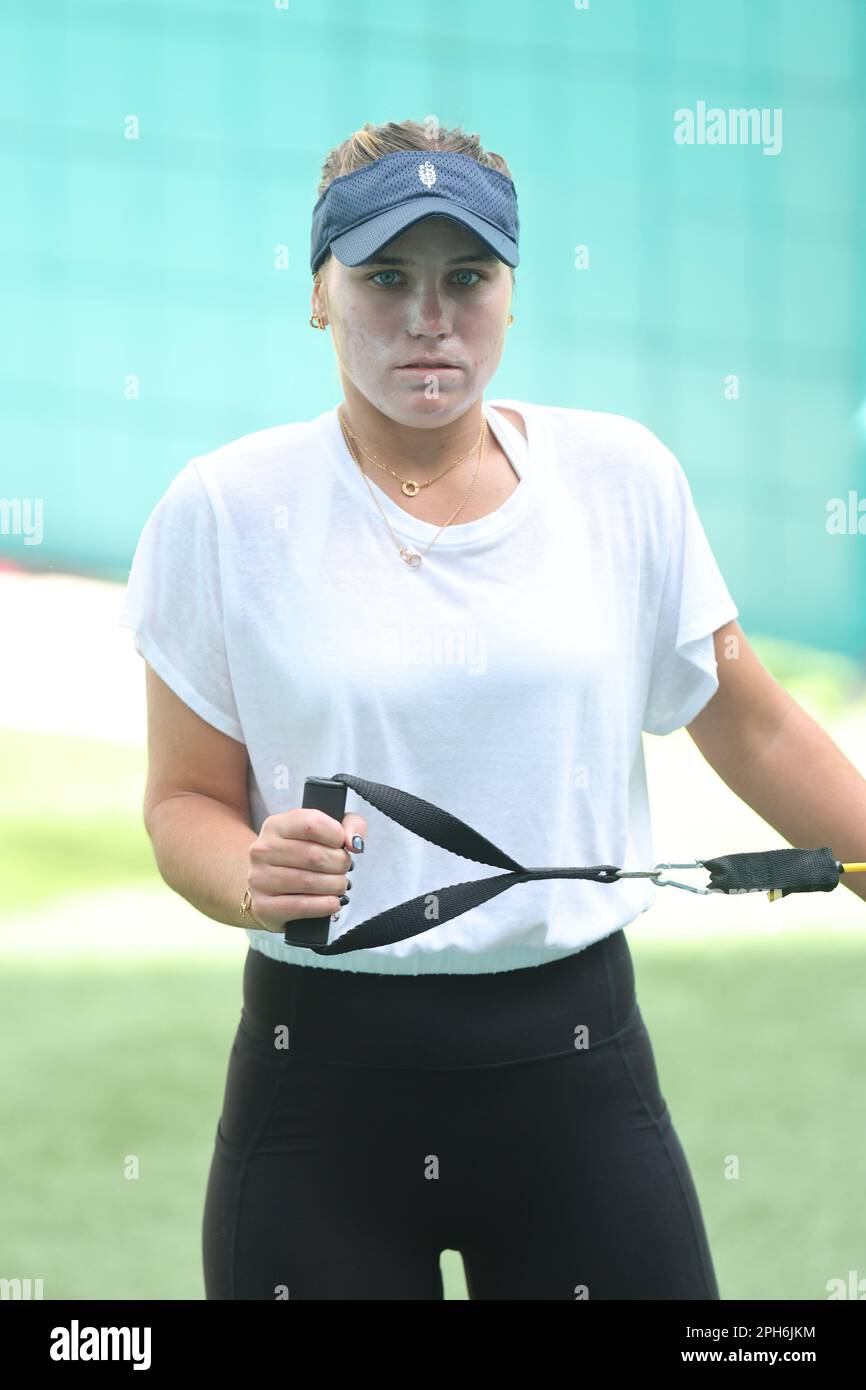 sofia kenin cameltoe 0037