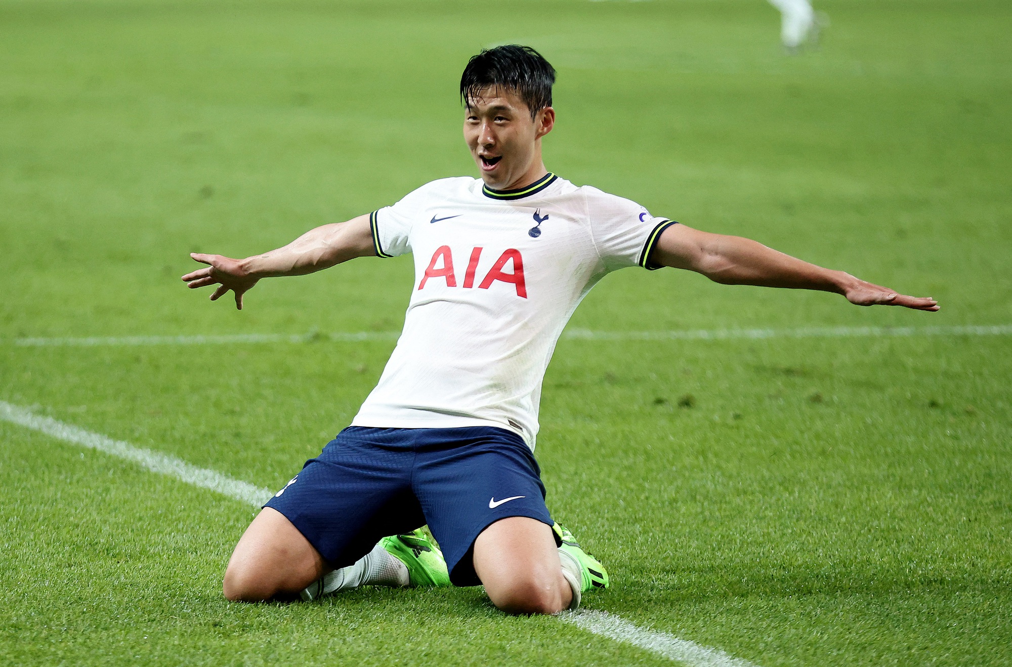 Son Heung-min photo 0076