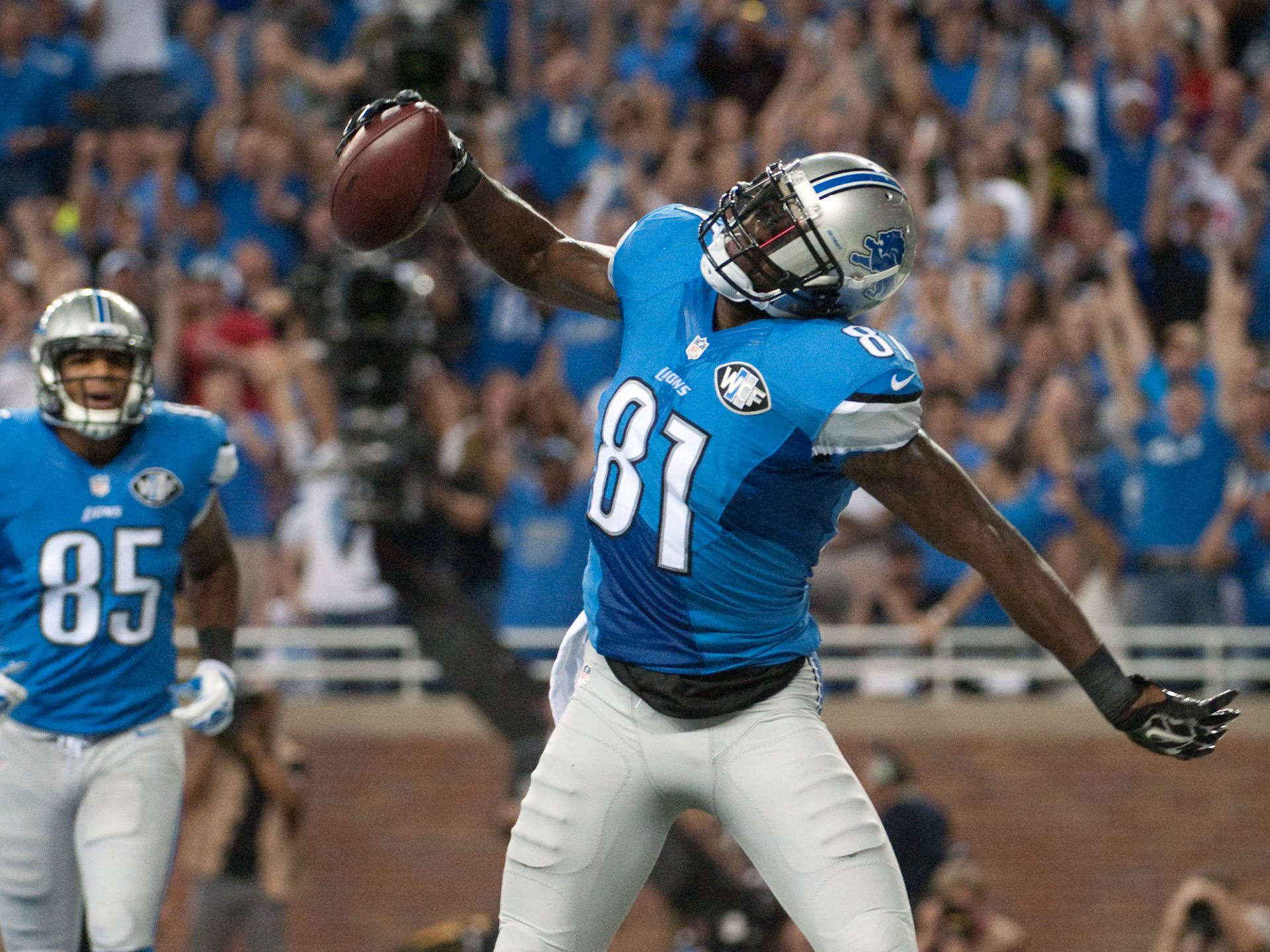 spiking the football after touchdown 0012