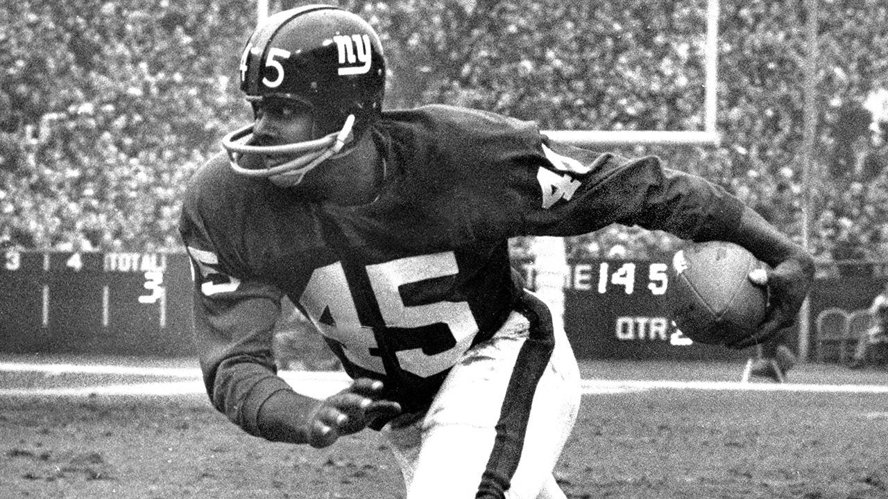 spiking the football after touchdown 0018