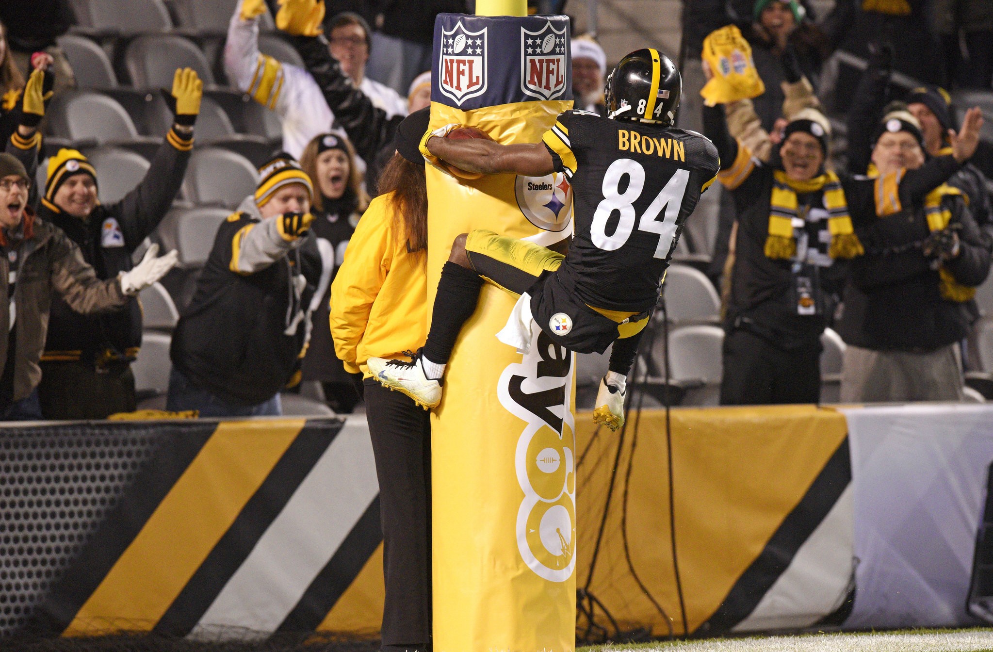 spiking the football after touchdown 0022