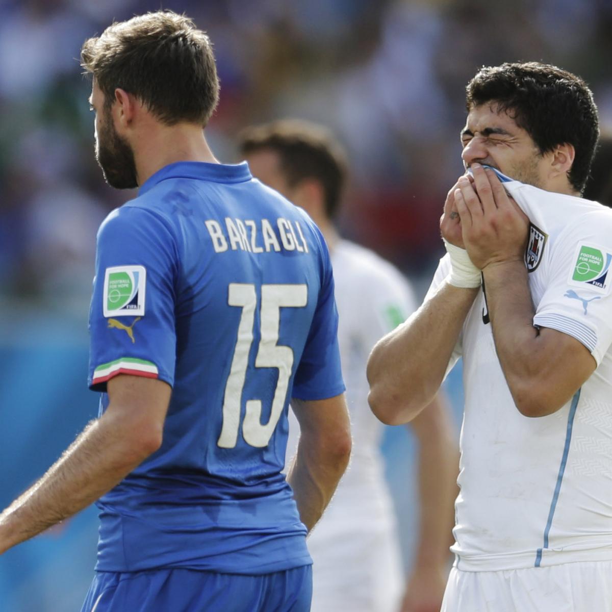 suarez bites chiellini 0024