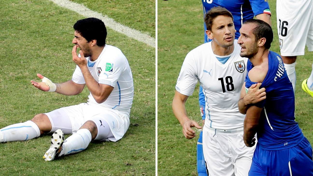 suarez bites chiellini 0028
