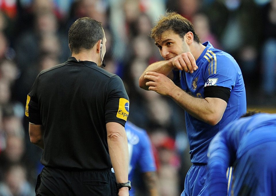 suarez bites chiellini 0058