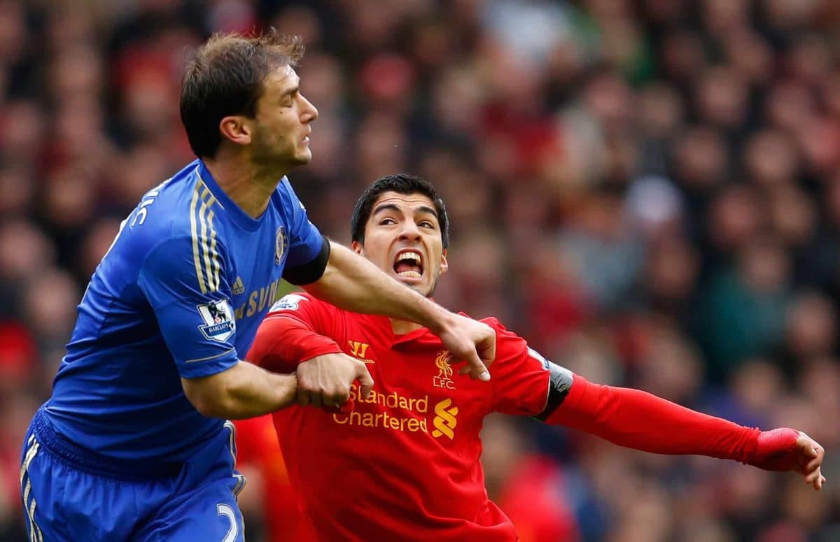 suarez bites chiellini 0069