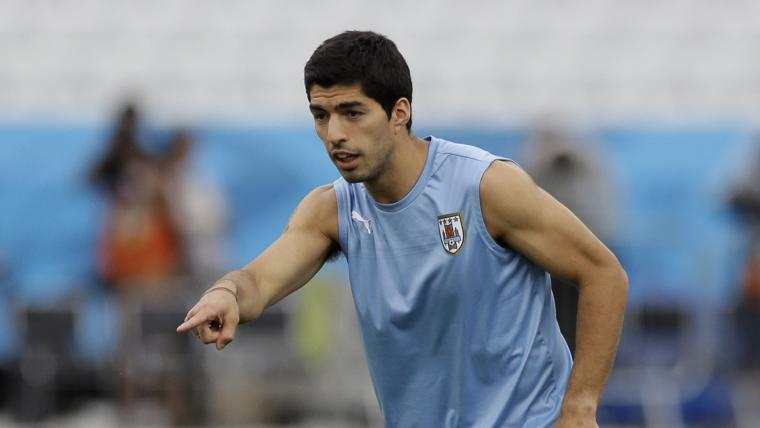 suarez bites chiellini 0072