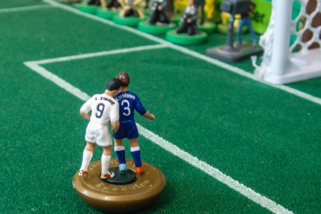 suarez bites chiellini 0084