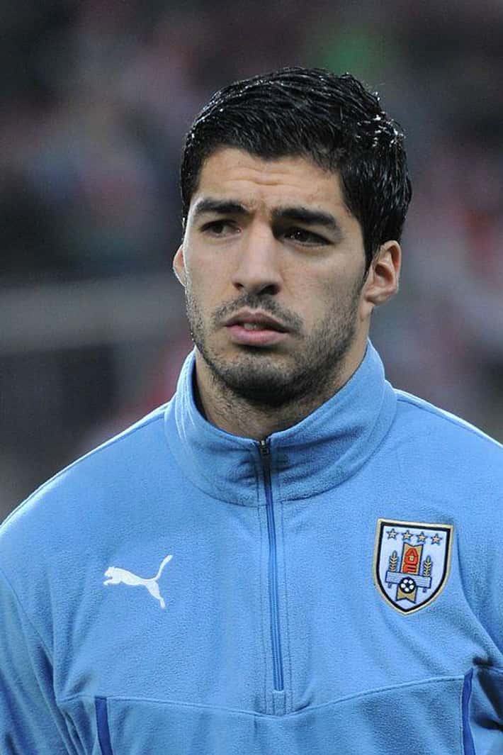 suarez bites chiellini 0099
