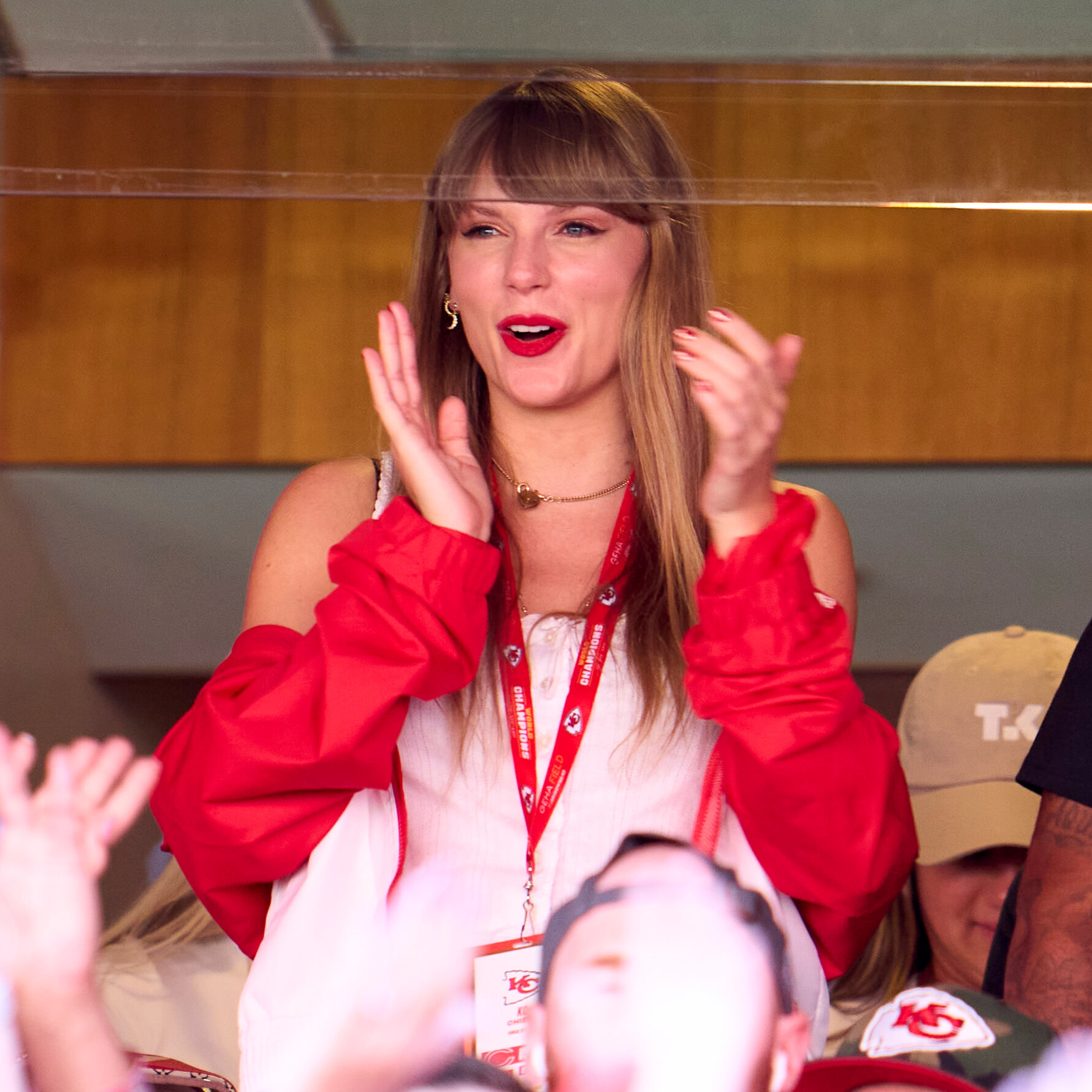 taylor swift square photo 0022