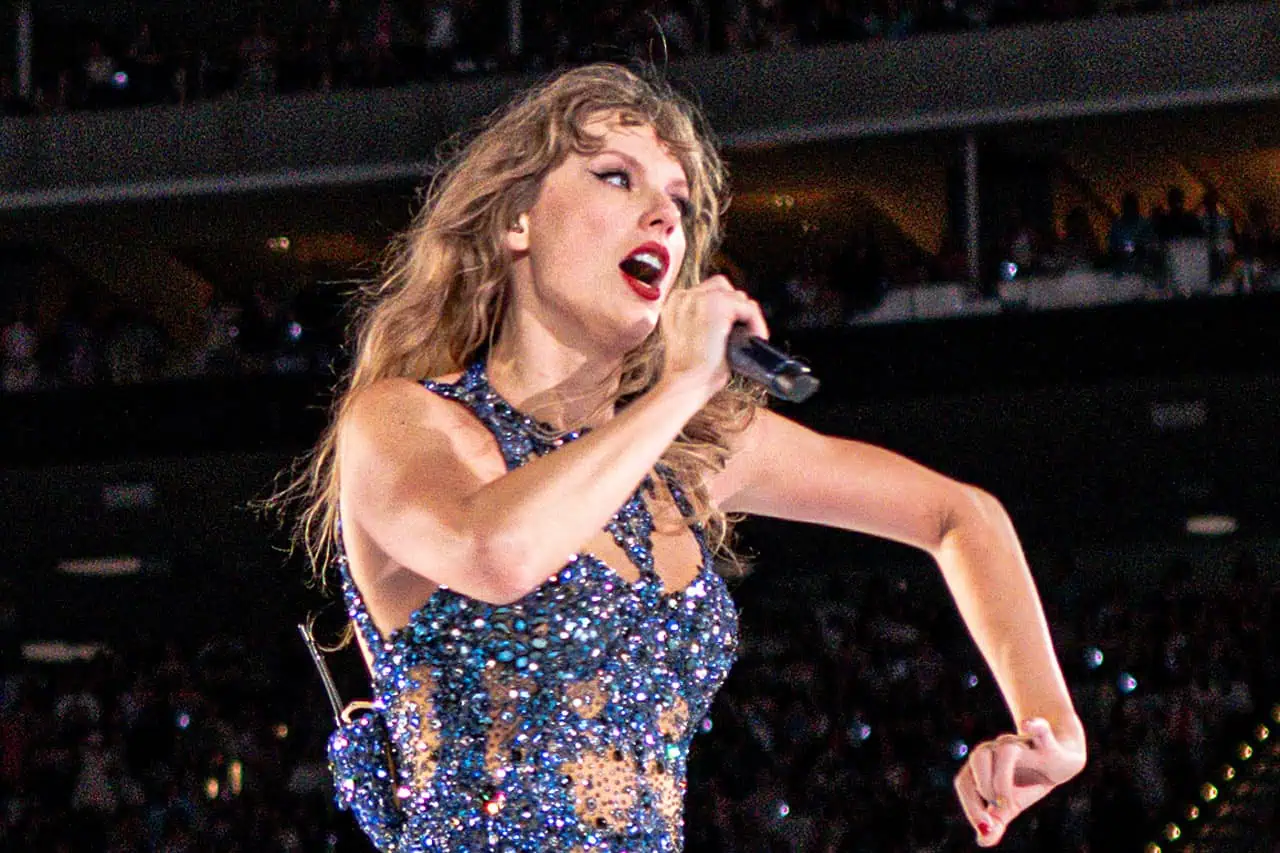 taylor swift square photo 0026