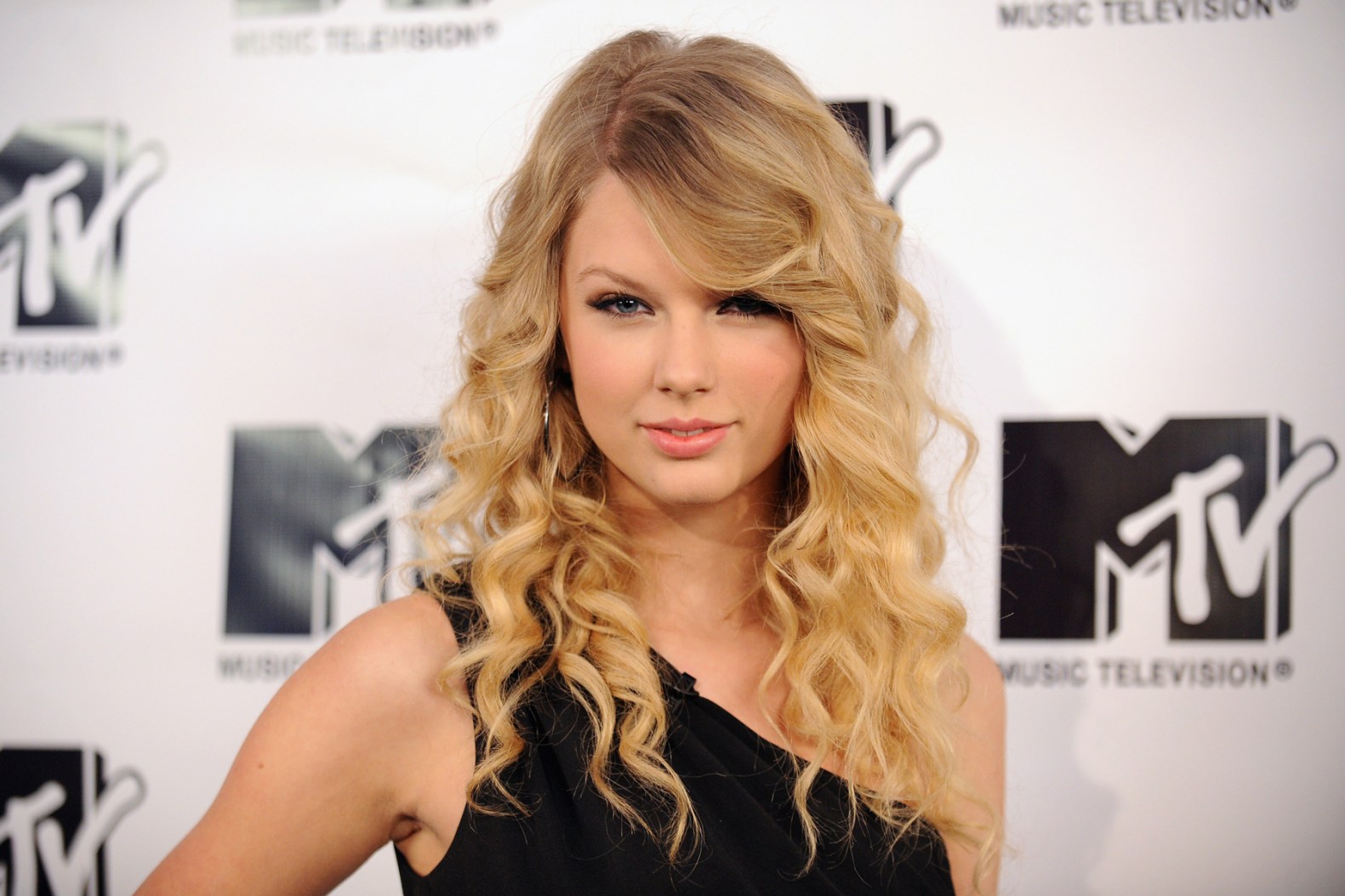taylor swift square photo 0045