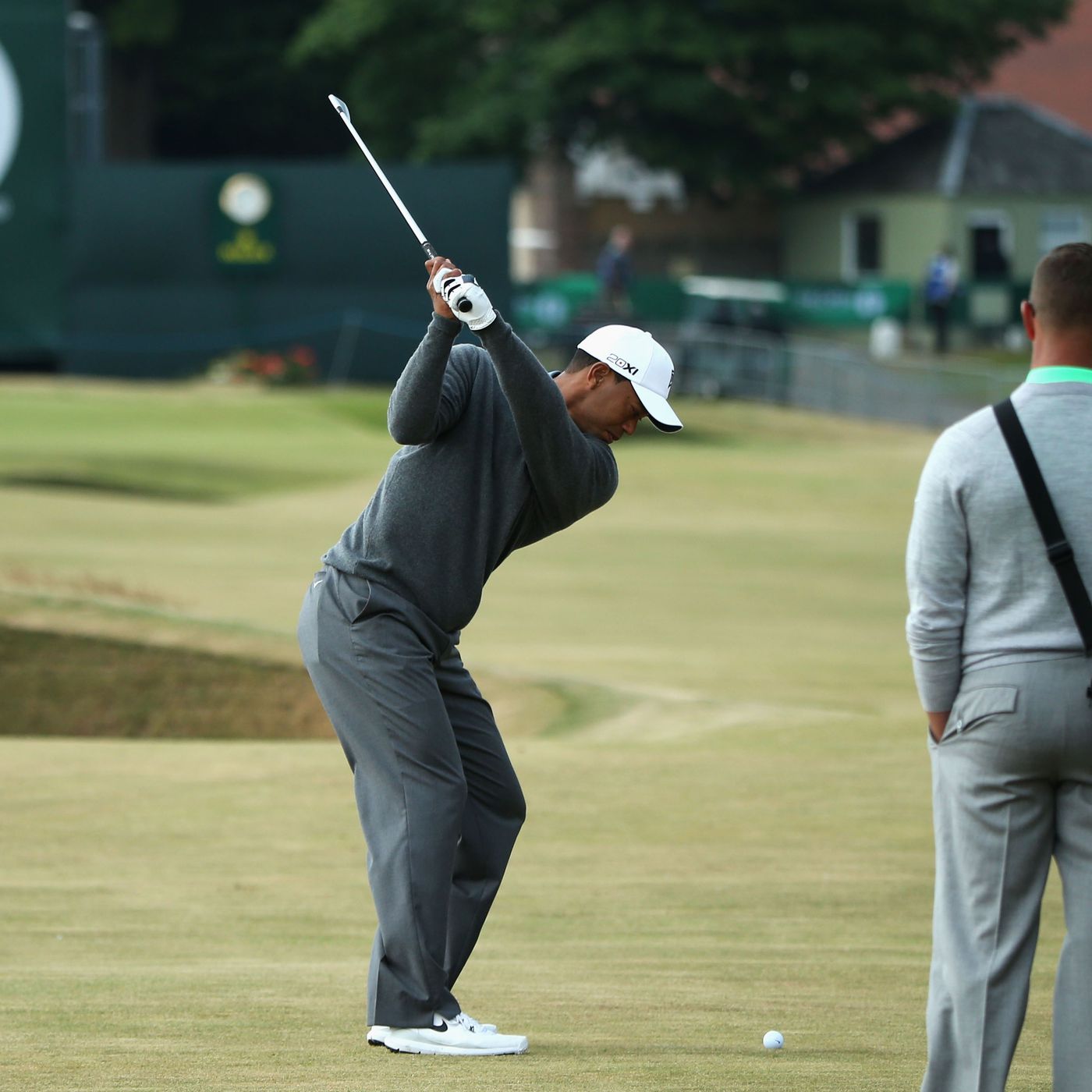 tiger top of swing 0040