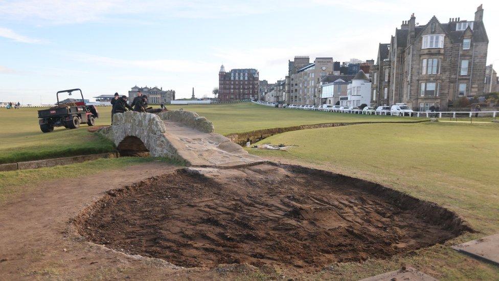 tiger woods st andrews bridge 0029