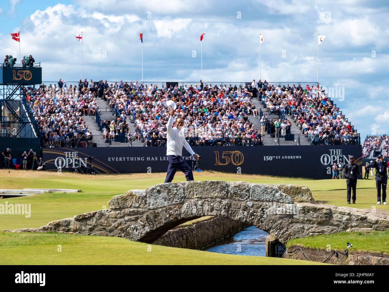 tiger woods st andrews bridge 0032