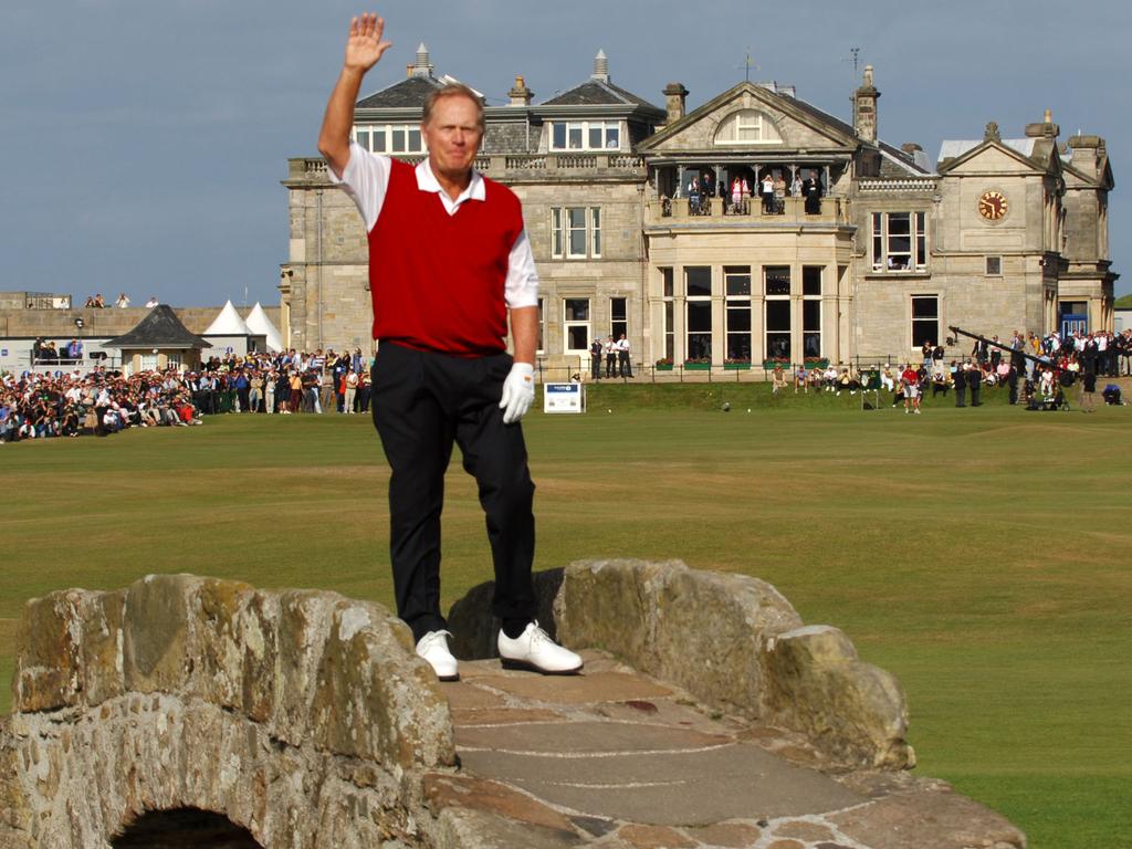 tiger woods st andrews bridge 0038