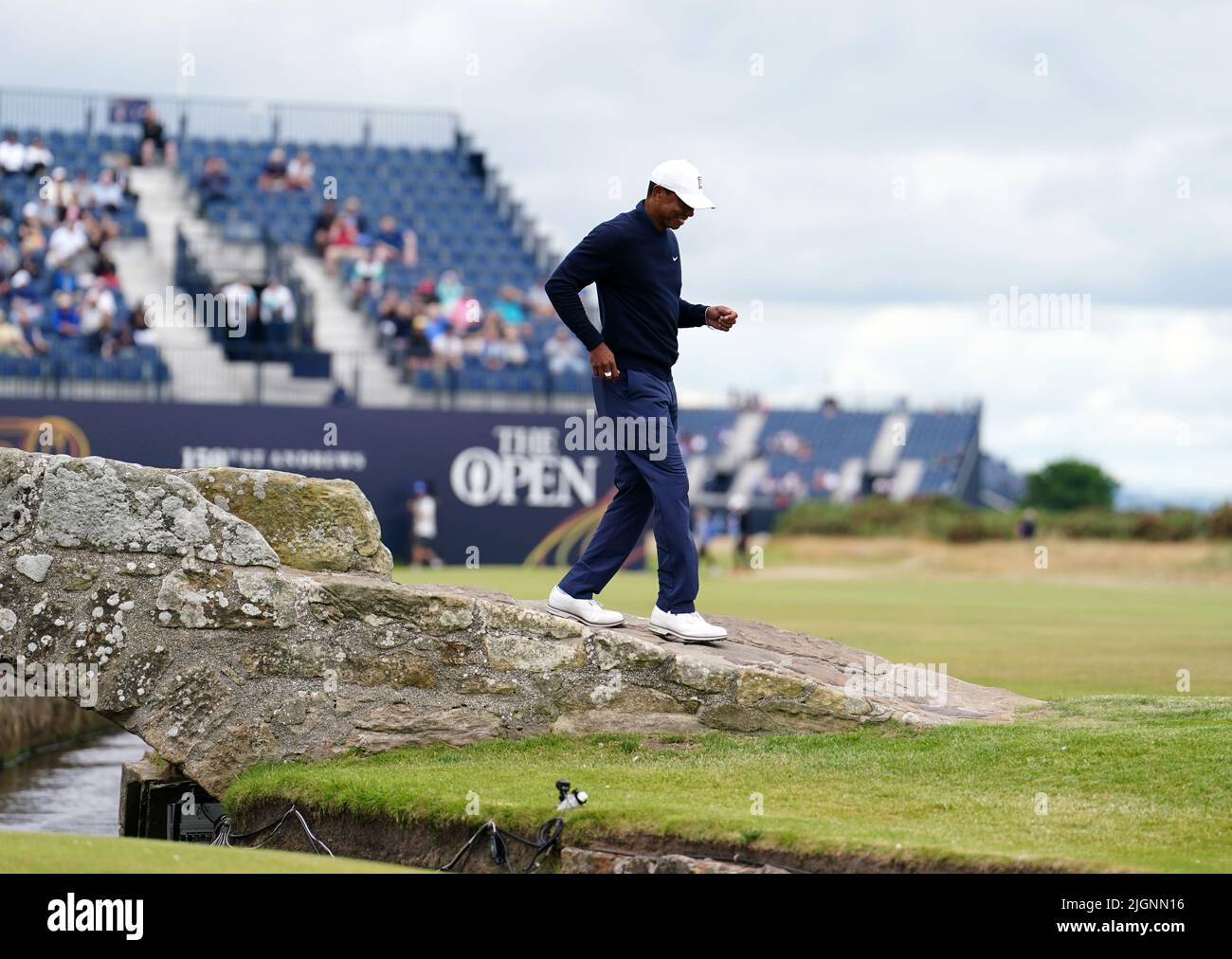 tiger woods st andrews bridge 0045