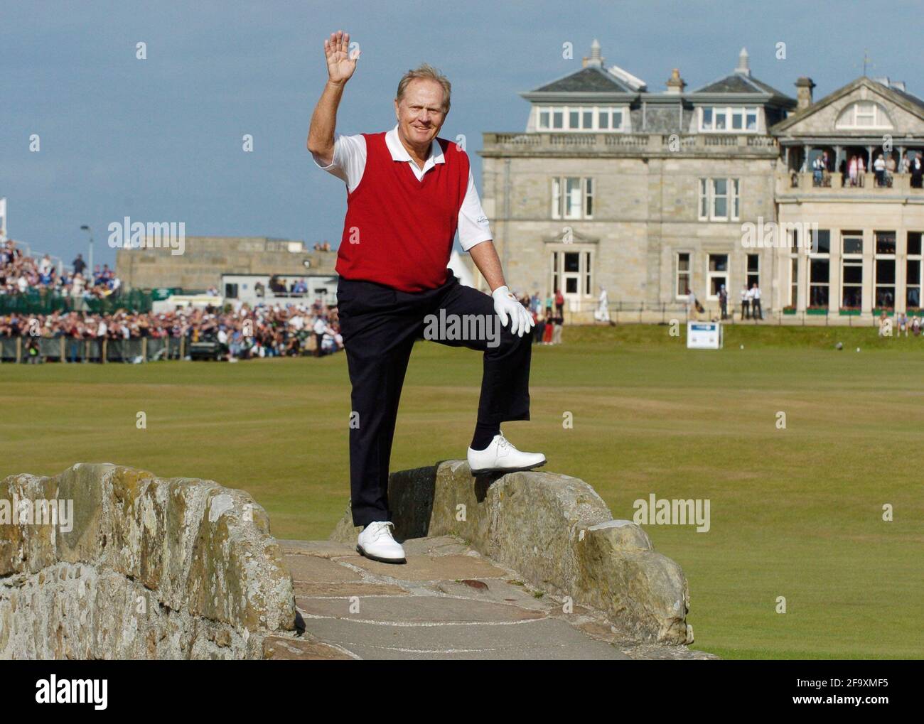 tiger woods st andrews bridge 0047