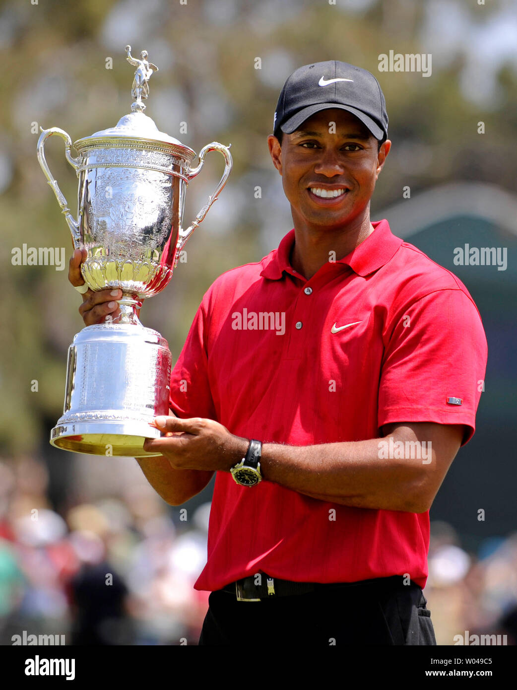 Tiger Woods trophy 0010
