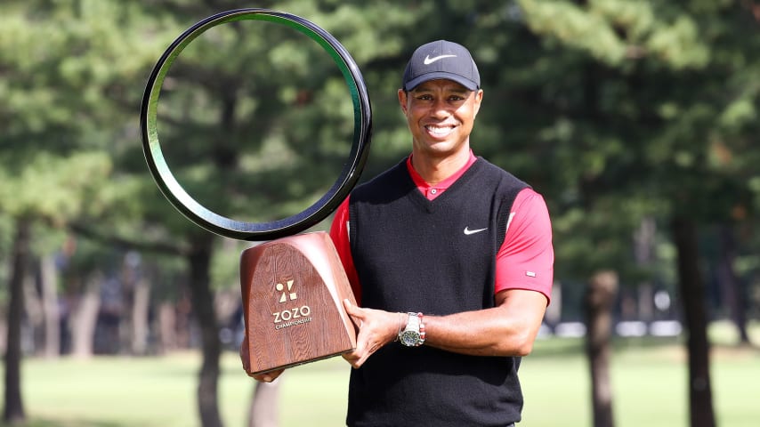 Tiger Woods trophy 0014