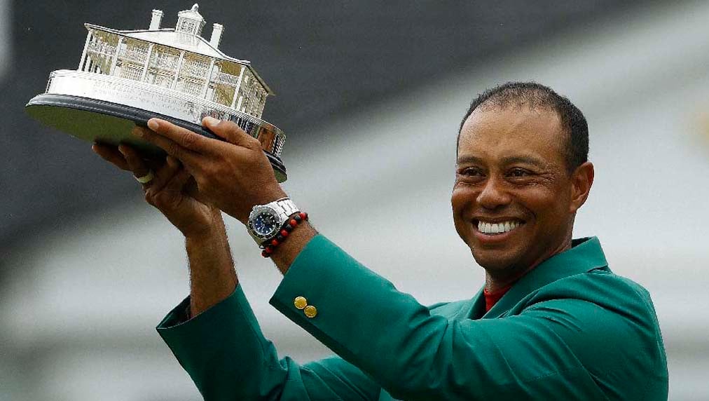Tiger Woods trophy 0016