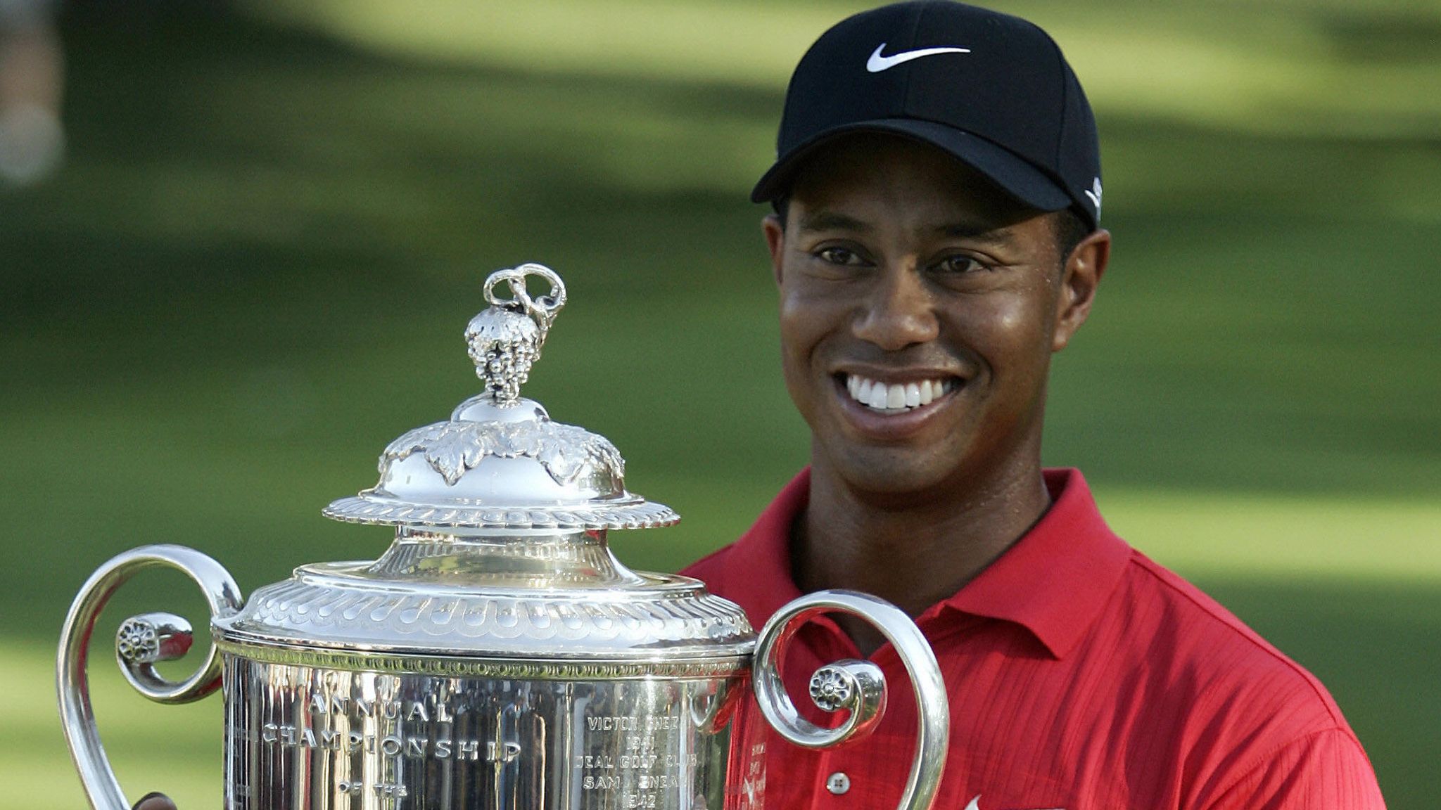 Tiger Woods trophy 0020