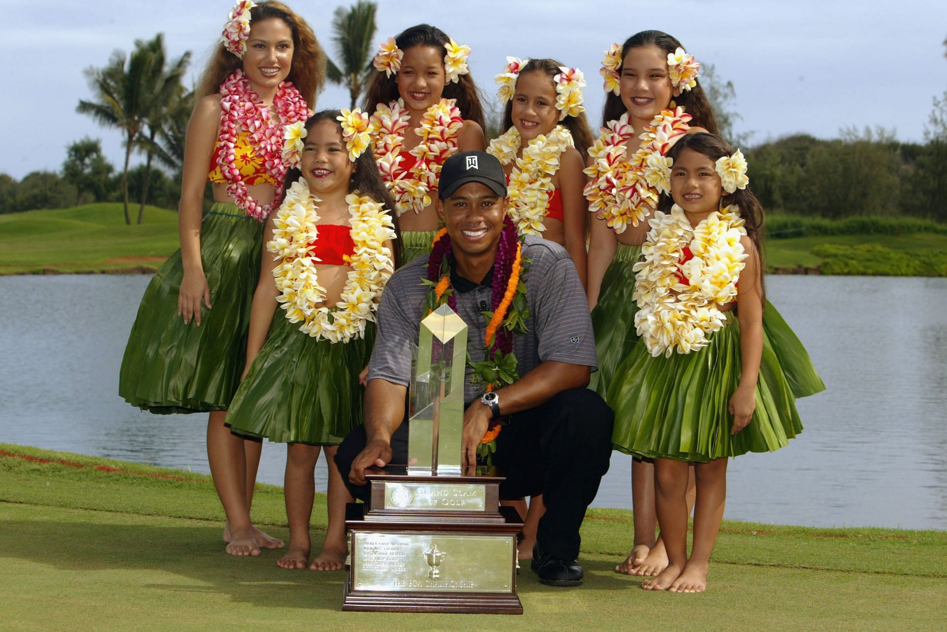 Tiger Woods trophy 0037