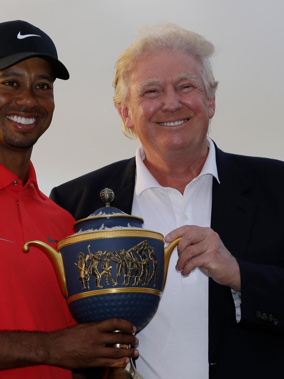 Tiger Woods trophy 0038