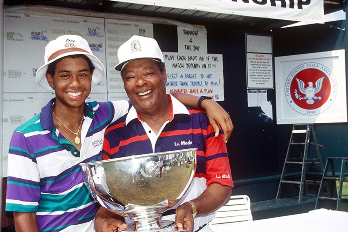 Tiger Woods trophy 0042