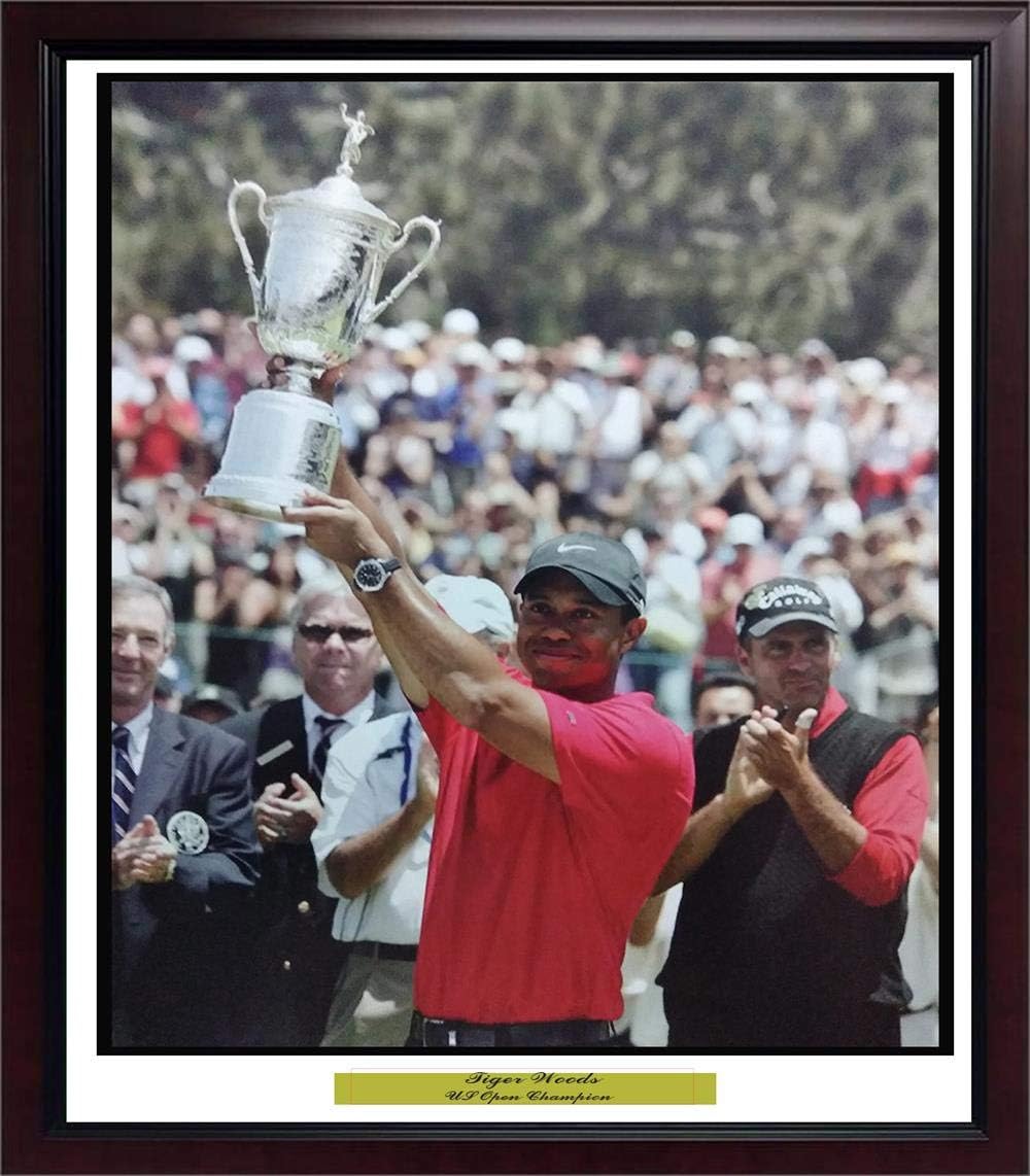 Tiger Woods trophy 0048