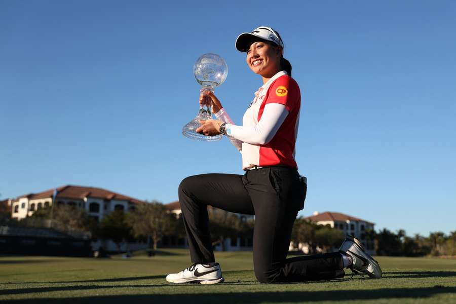 tour championship trophy 0042