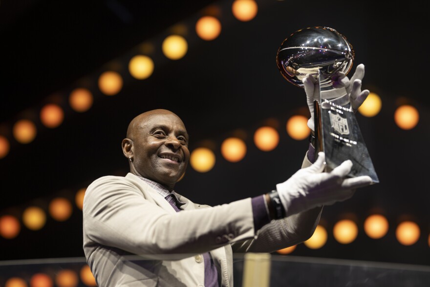trophy for super bowl 0019