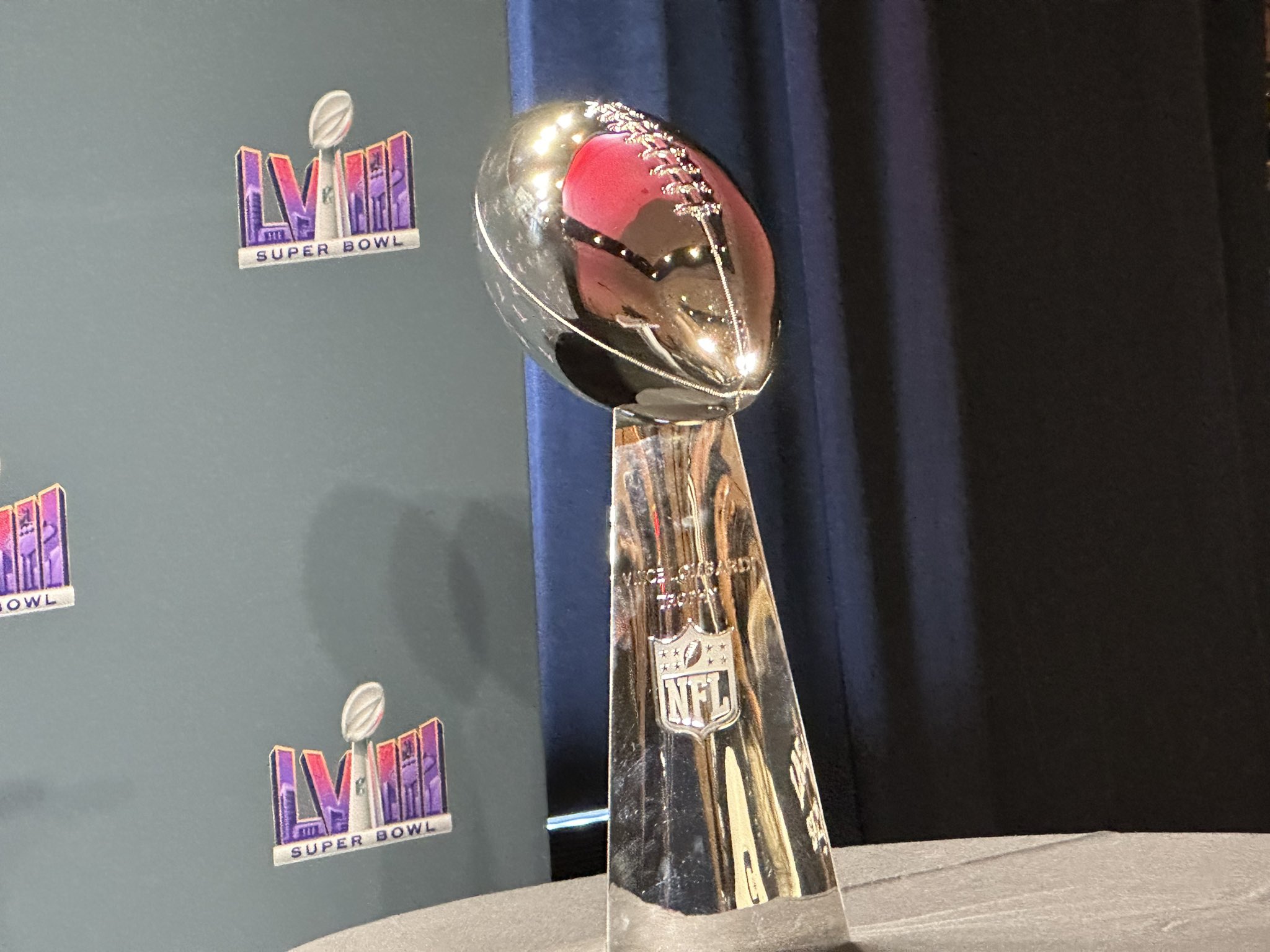 trophy for super bowl 0022