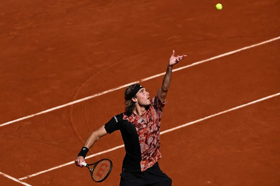 tsitsipas serve 0014