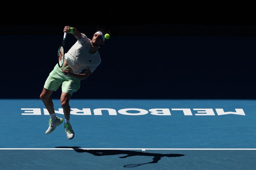 tsitsipas serve 0021